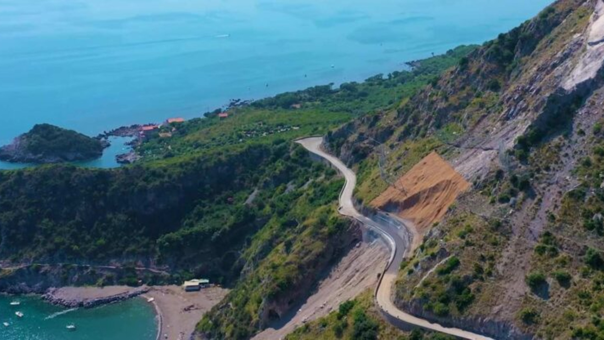 Maratea, strada aperta a Castrocucco fino alle 23