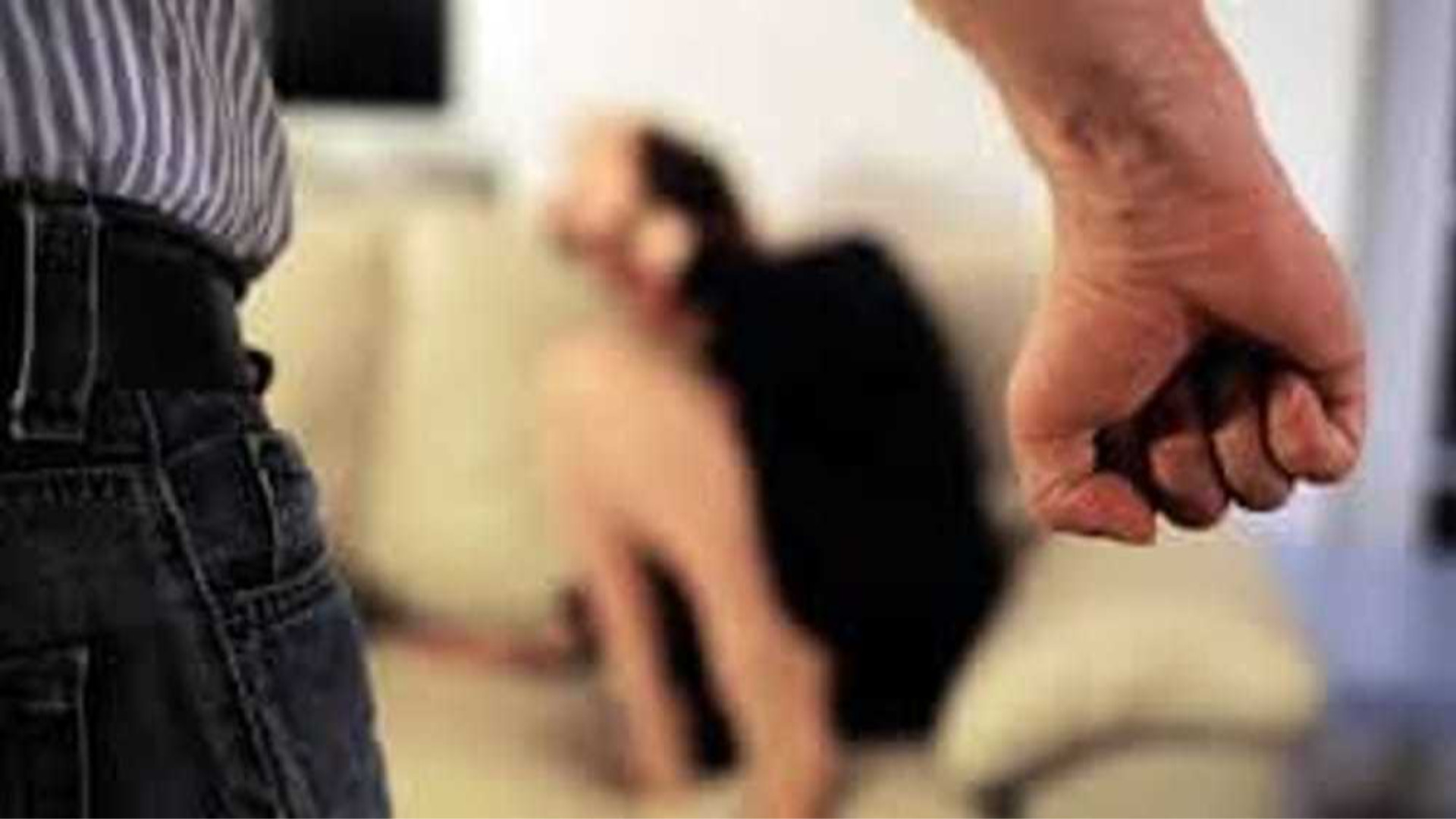 Tenta di strangolare la moglie, 66enne arrestato ad Avigliano