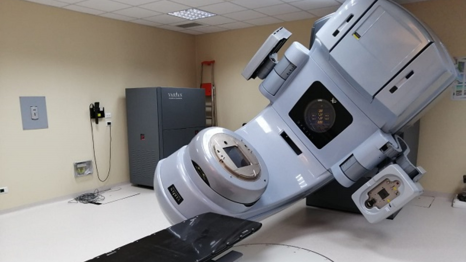 Macchinario per la Radioterapia al San Carlo, in tre a processo