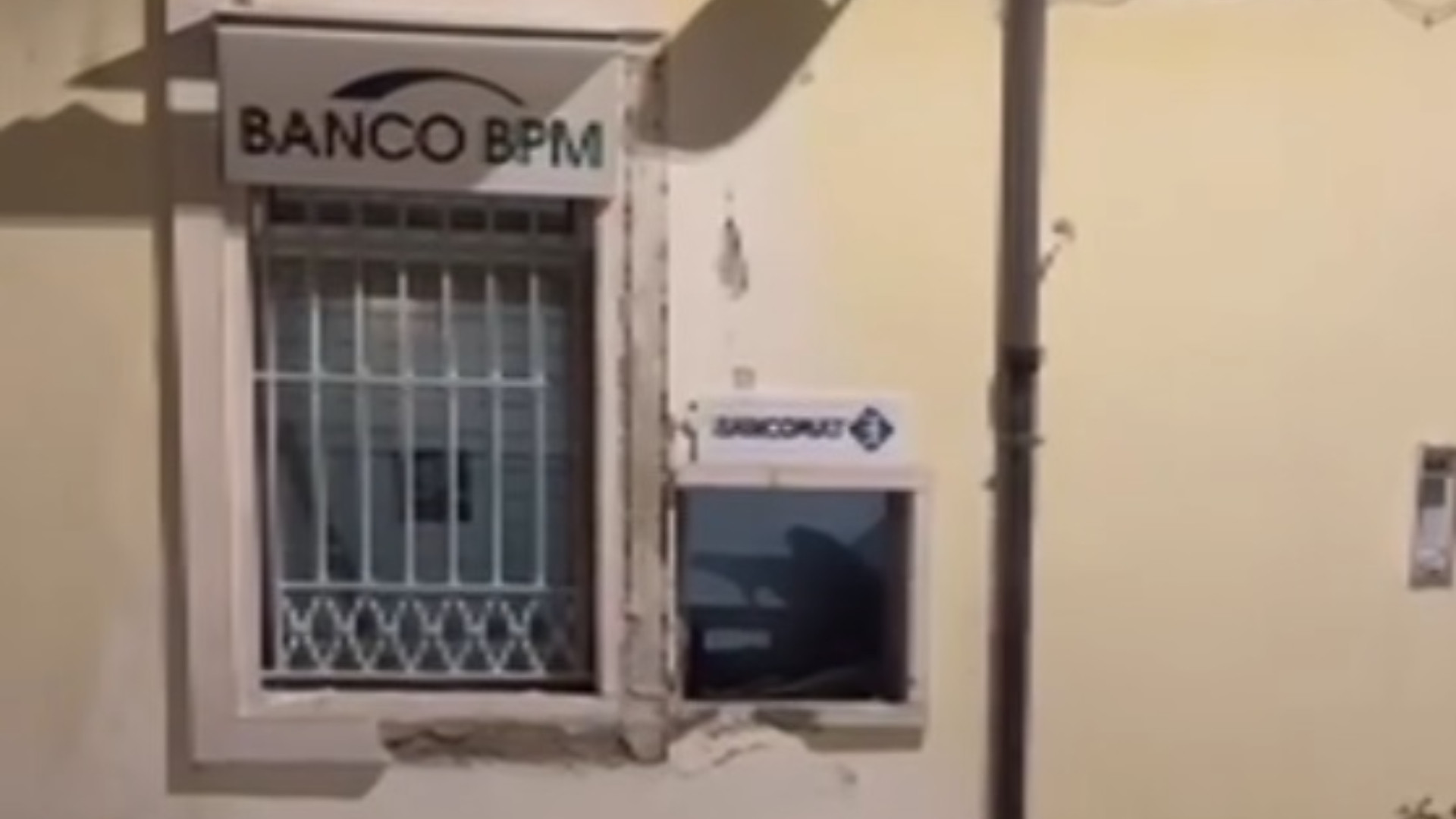 Pescopagano, assalto al bancomat in via San Michele