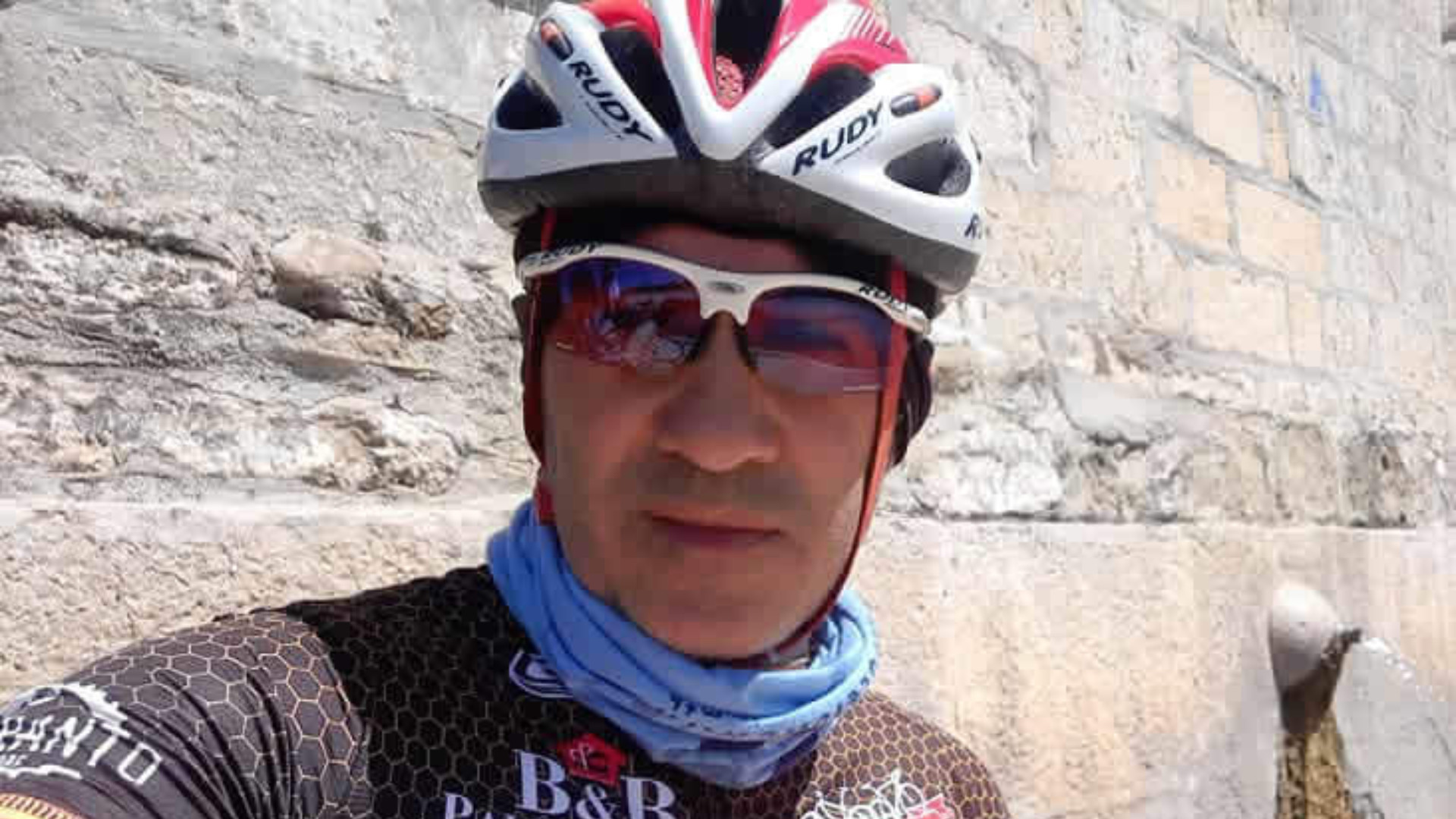 Investito in bici da un’auto, Palazzo piange Enzo Paradiso