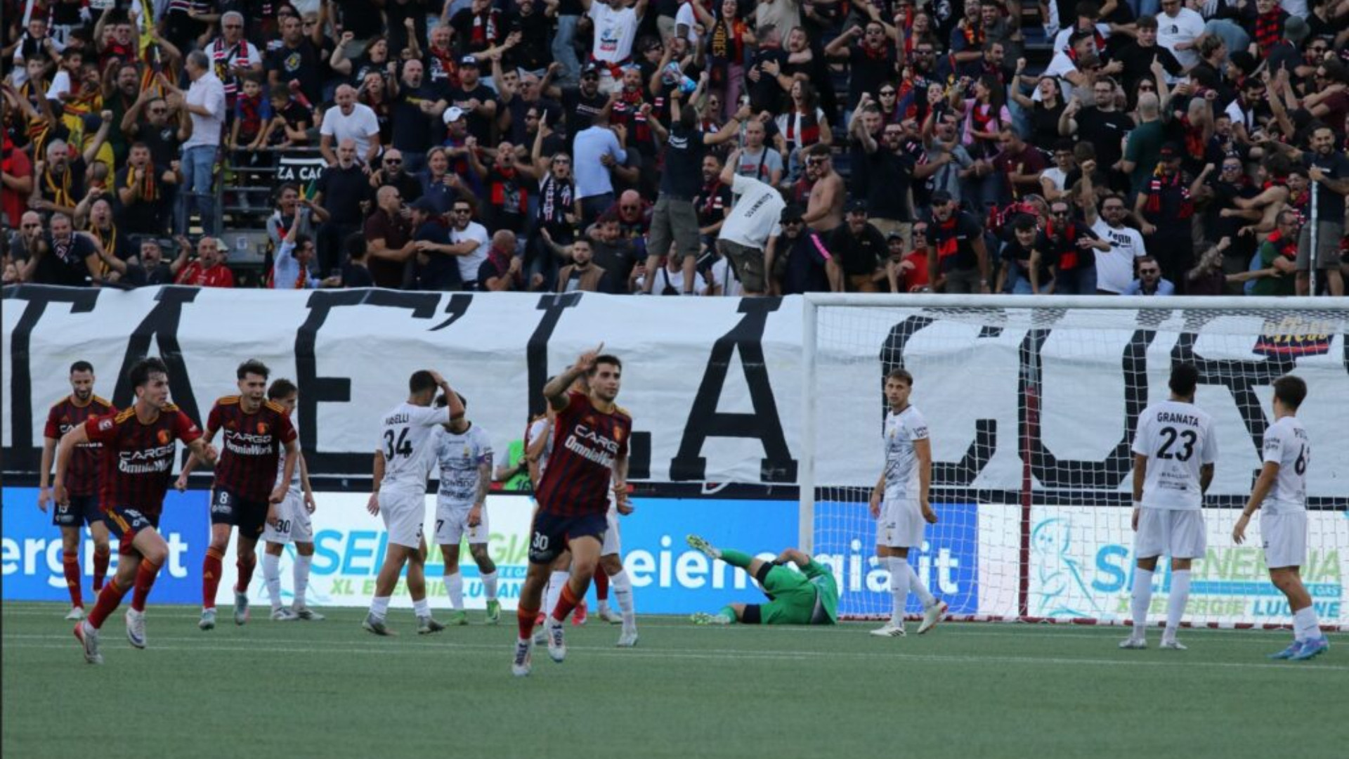 Calcio di Serie C. I rossoblù si prendono il derby