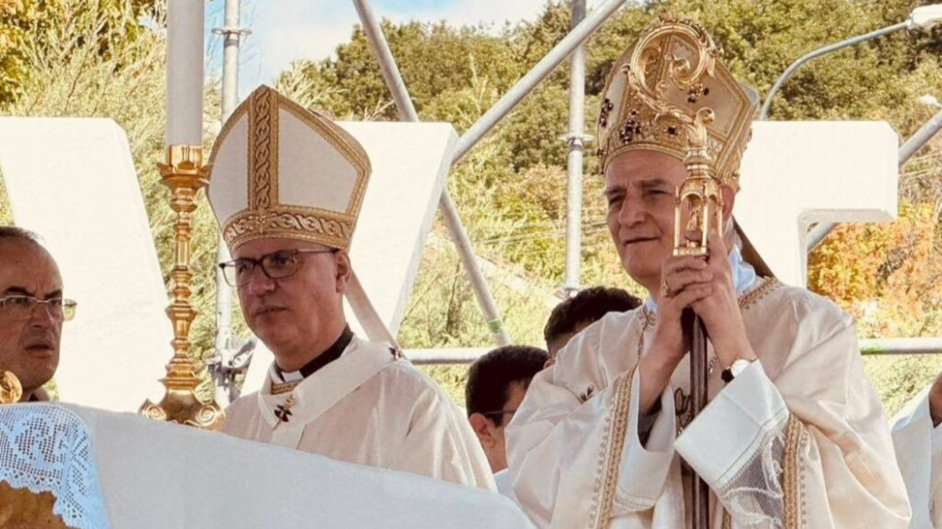 “Fermatevi, non bisogna credere nelle armi”