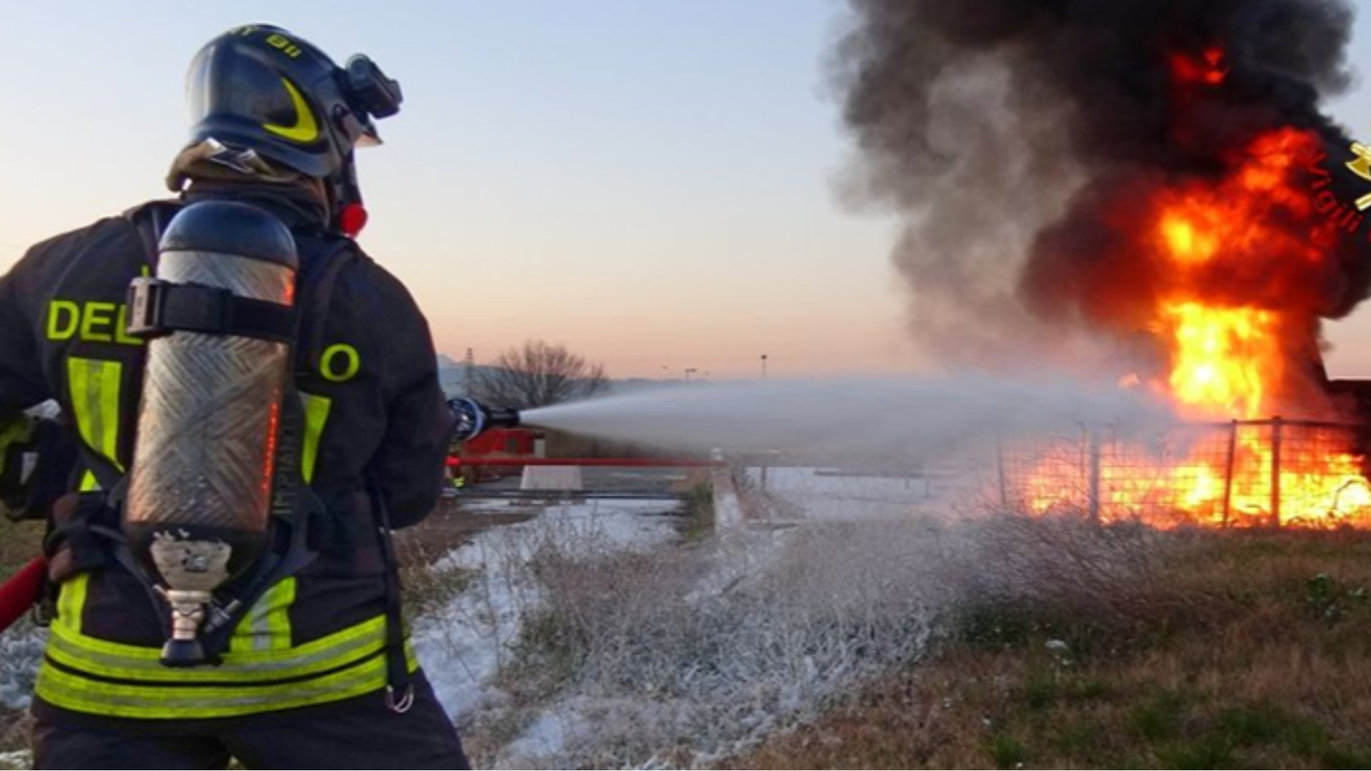Allarme incendi in Basilicata, abitazioni evacuate a Bernalda