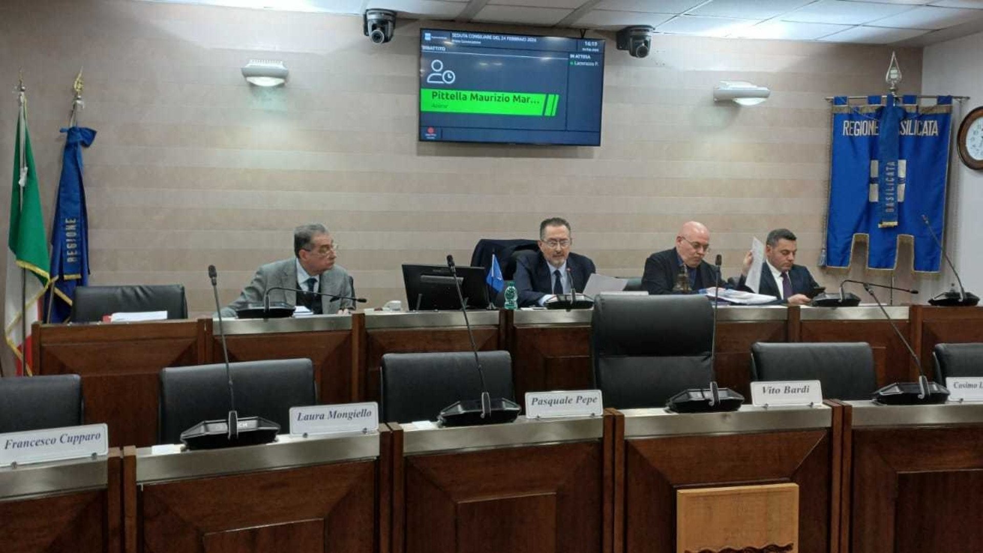 Vitalizi, ogni scusa è buona. Il referendum può attendere