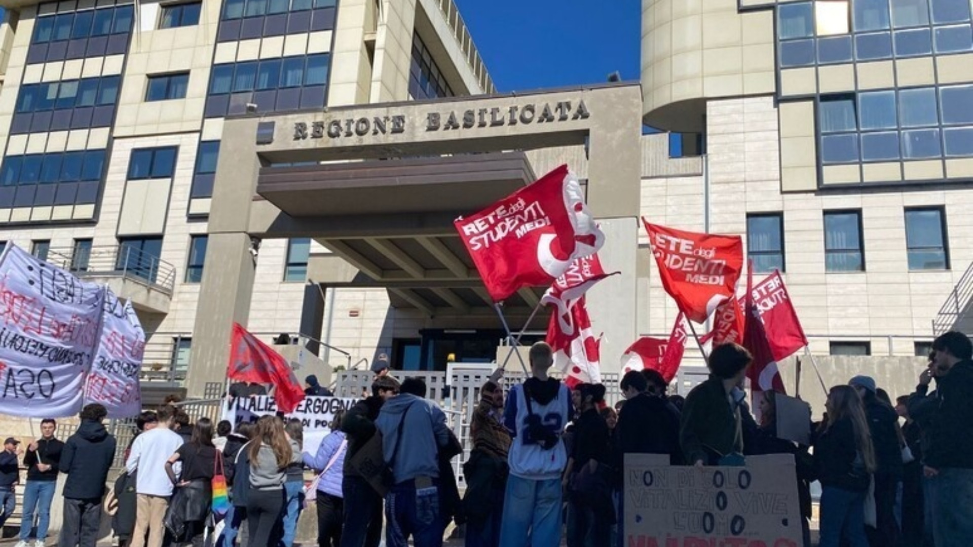 “Sottratte risorse alle prospettive di noi giovani"