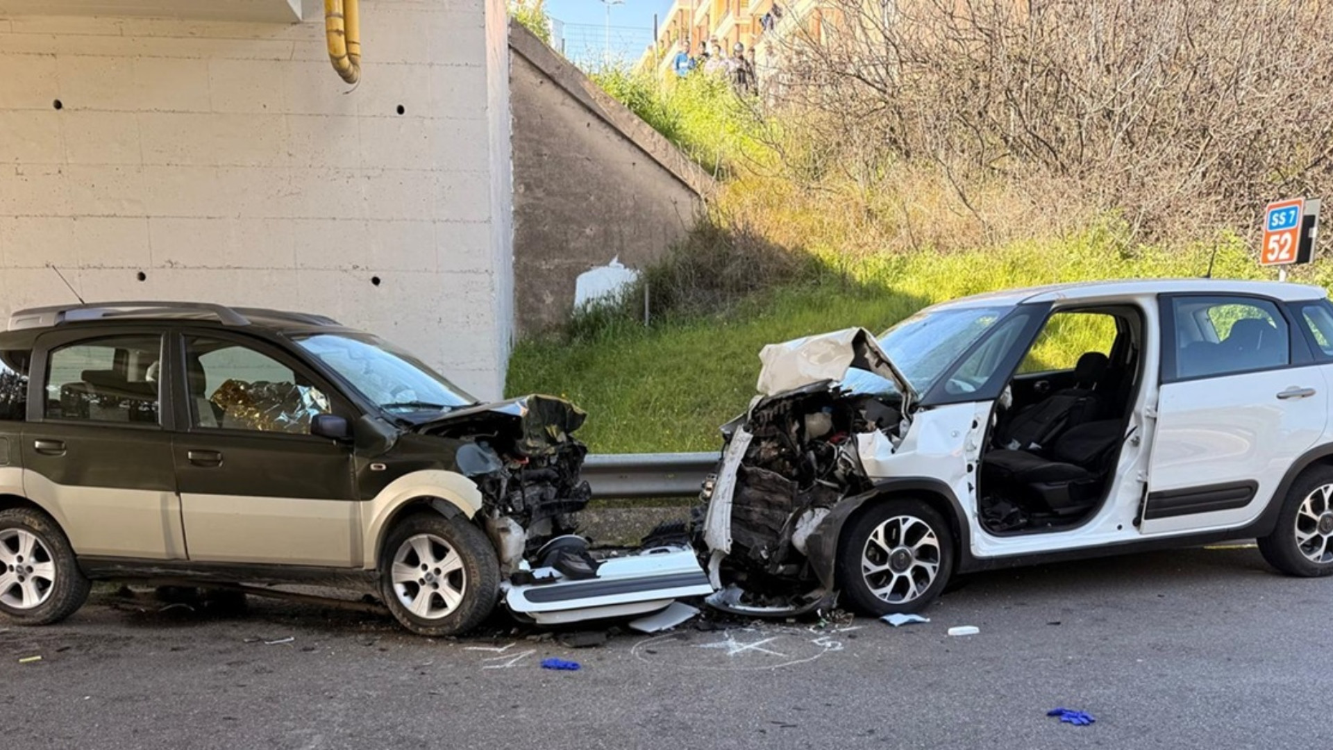 Frontale all’ingresso di Matera, un morto e due feriti gravi