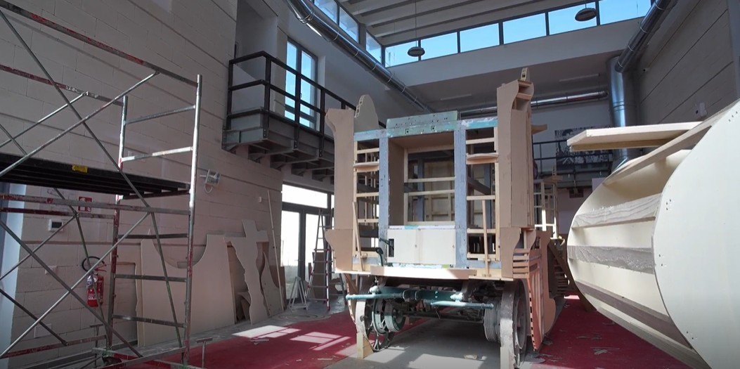 La Fabbrica del Carro, dove il manufatto 2026 è già in lavorazione