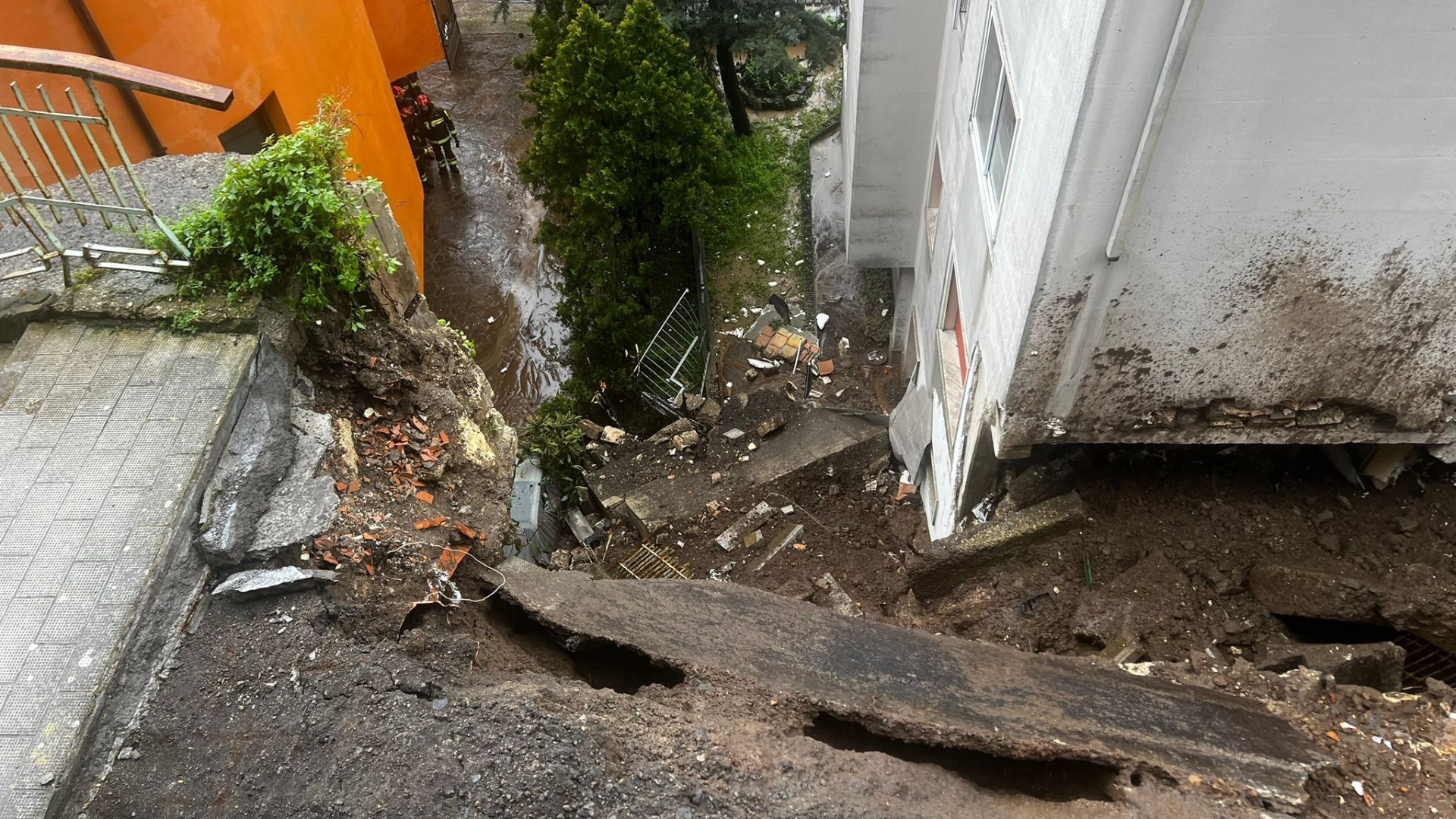 E' emergenza maltempo. Frane e smottamenti. Crolli a Rapolla