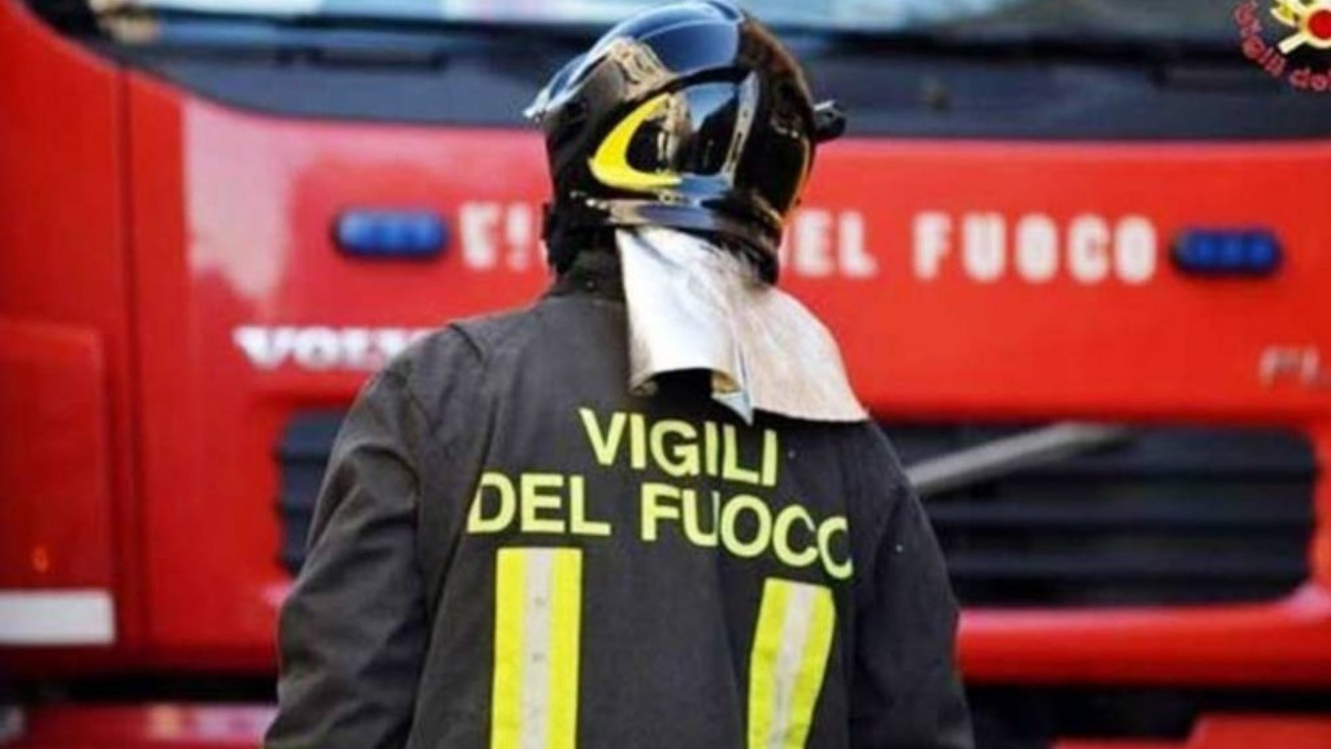 Latronico, auto esce di strada e prende fuoco: muore 72enne