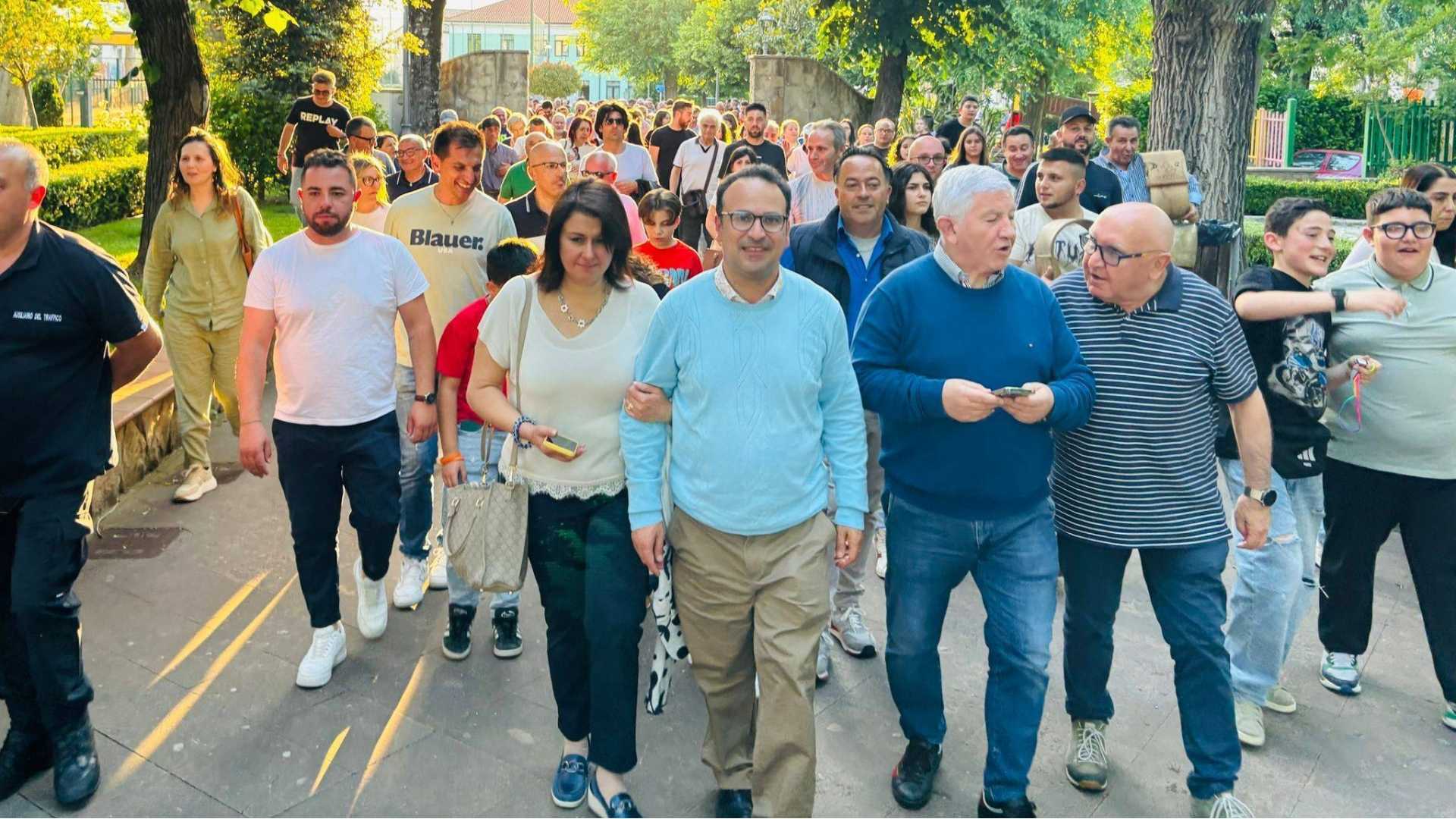 Quattro riconferme e ben dodici novità. Ma solo due under 40