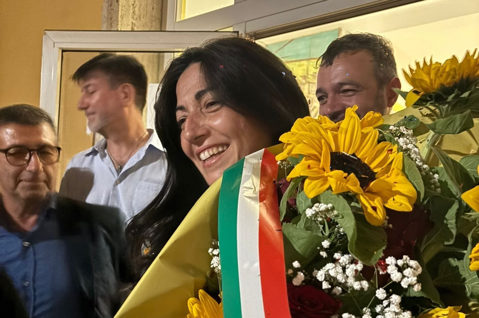 Fiori per la Adduci dopo l'elezione a sindaca di Tursi
