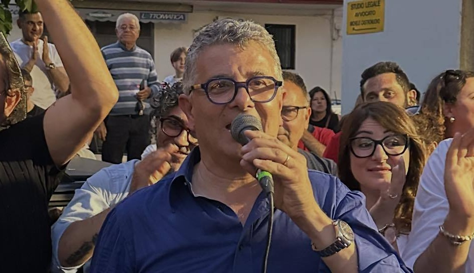 Vito De Filippo parla ai cittadini dopo la vittoria
