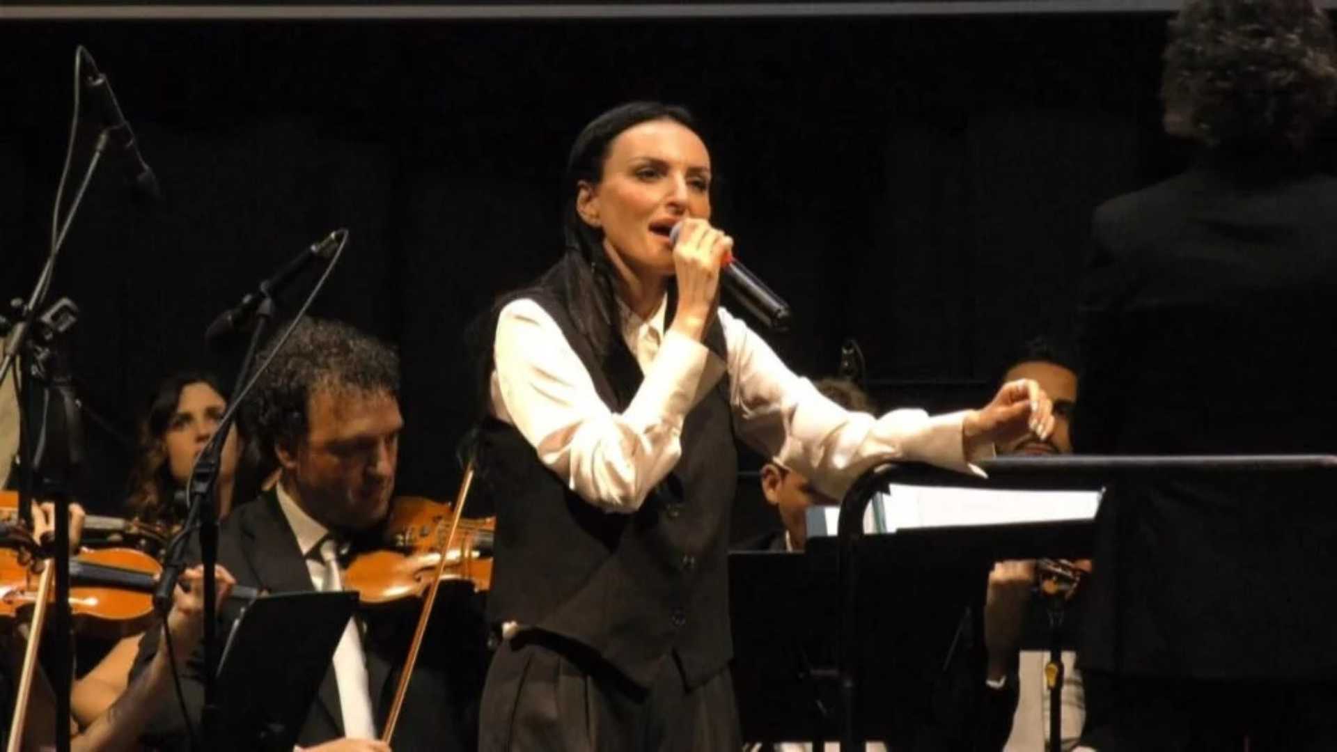 “Canterò gratis al Viviani per aiutare Angela Lucia”
