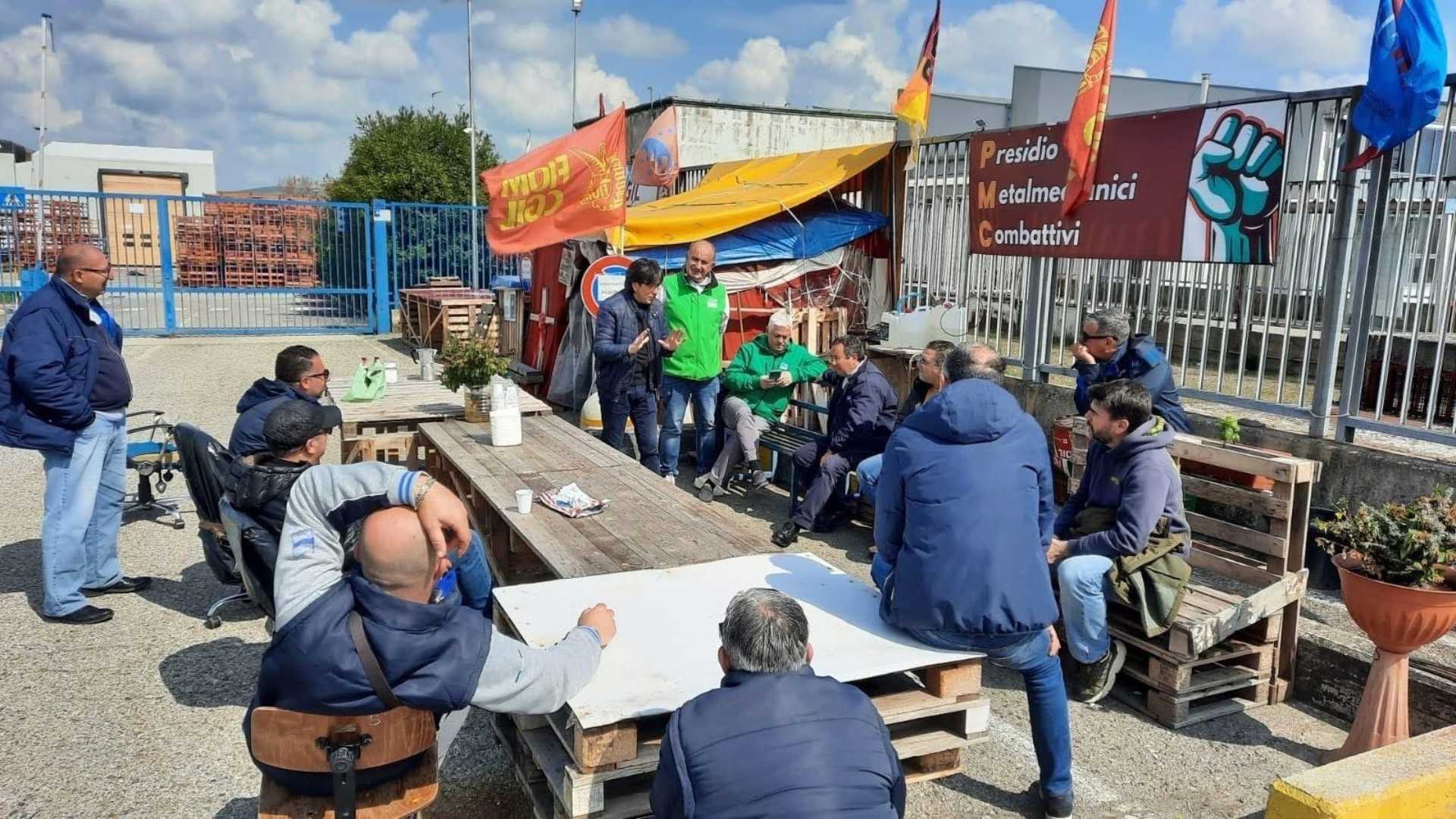Vertenza Pmc: "Mesi di lavoro, non slogan o passerelle”