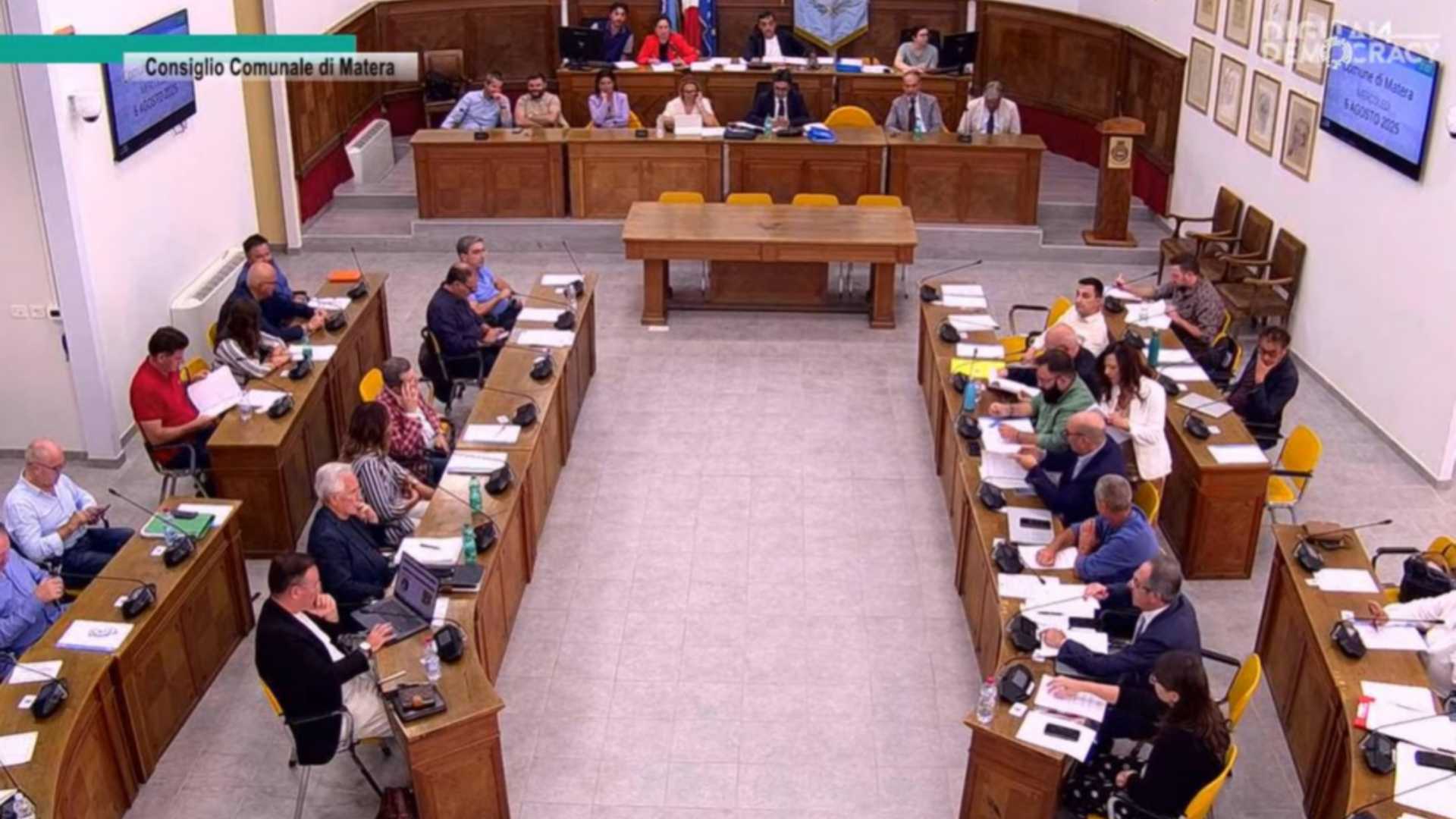 "Verifica di governo, il sindaco riferisca in aula"