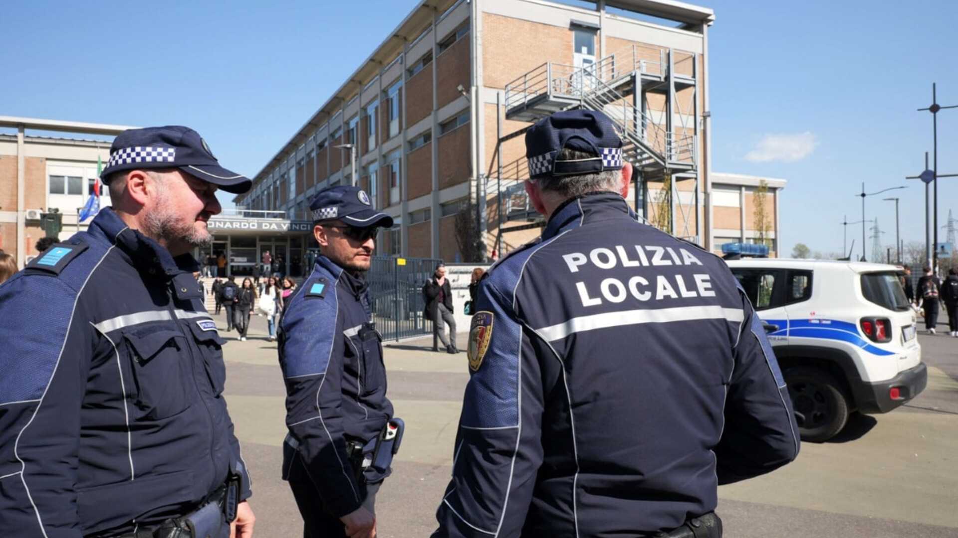 Scuole a Potenza, stretta su sosta selvaggia e doppie file
