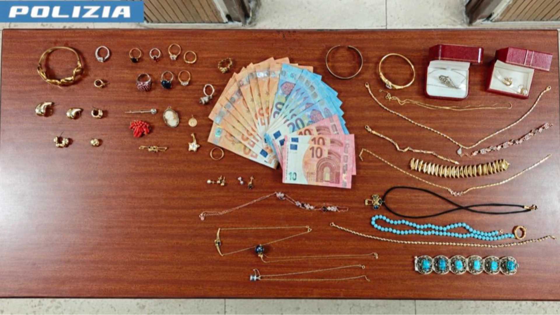 Si spacciano per un amico del nipote e le rubano soldi e oro, due arresti a Potenza
