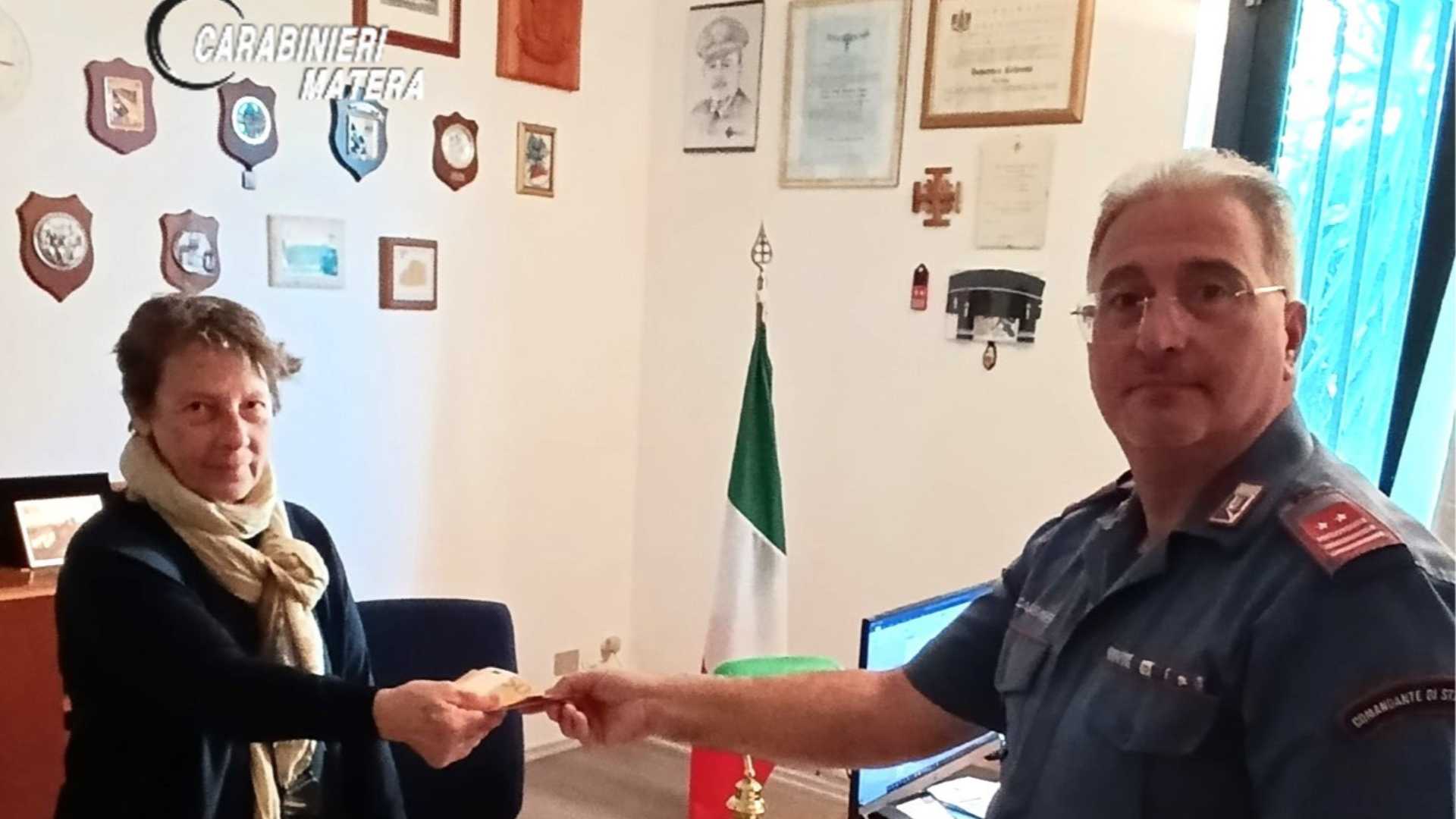 Bernalda, trova un portafoglio con 550 euro e lo porta ai carabinieri
