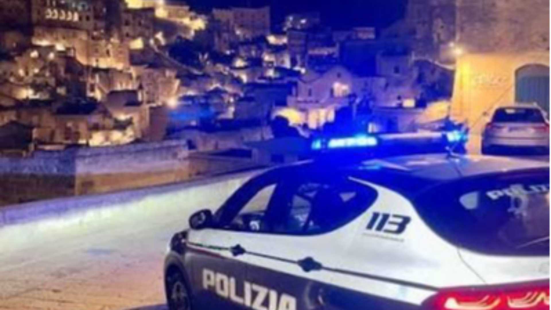 Picchia il padre con una pentola e una scala, arrestato 30enne di Matera